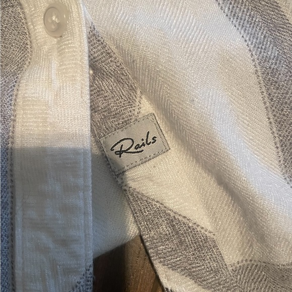 Rails Button down woman’s shirt size‎ Medium - Picture 12 of 12